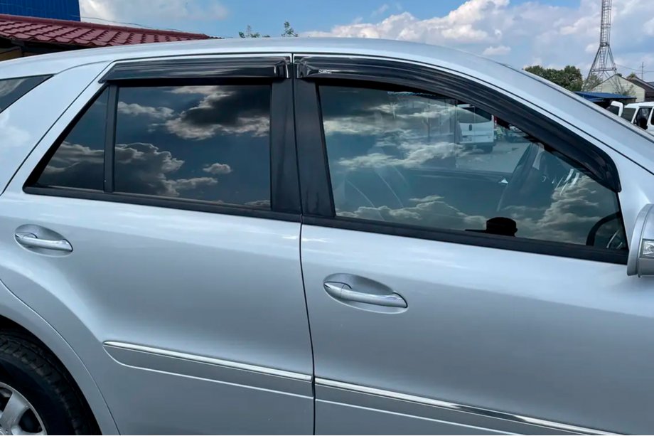 Mercedes ML W164 2005–2011 Vindavvisare för sidorutor (4 st, HIC) Foto 8