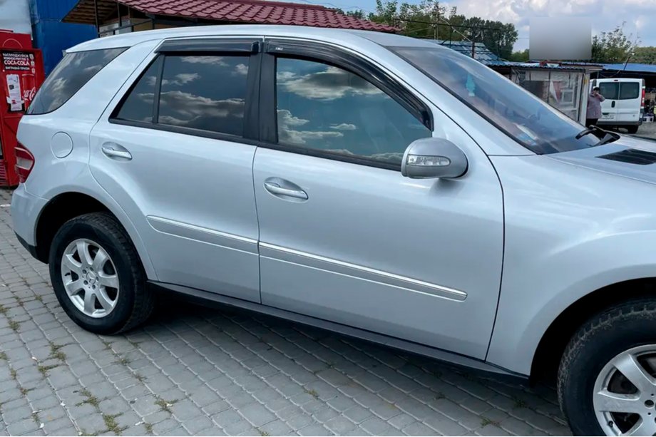 Mercedes ML W164 2005–2011 Vindavvisare för sidorutor (4 st, HIC) Foto 9