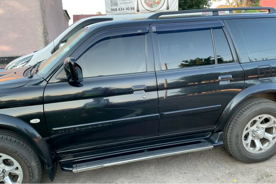 Mitsubishi Pajero Sport 1996–2007 Vindavvisare för sidorutor (4 st, HIC) Image