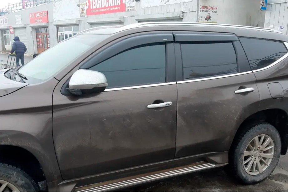 Mitsubishi Pajero Sport 2015– Vindavvisare för sidorutor (4 st, HIC) Image