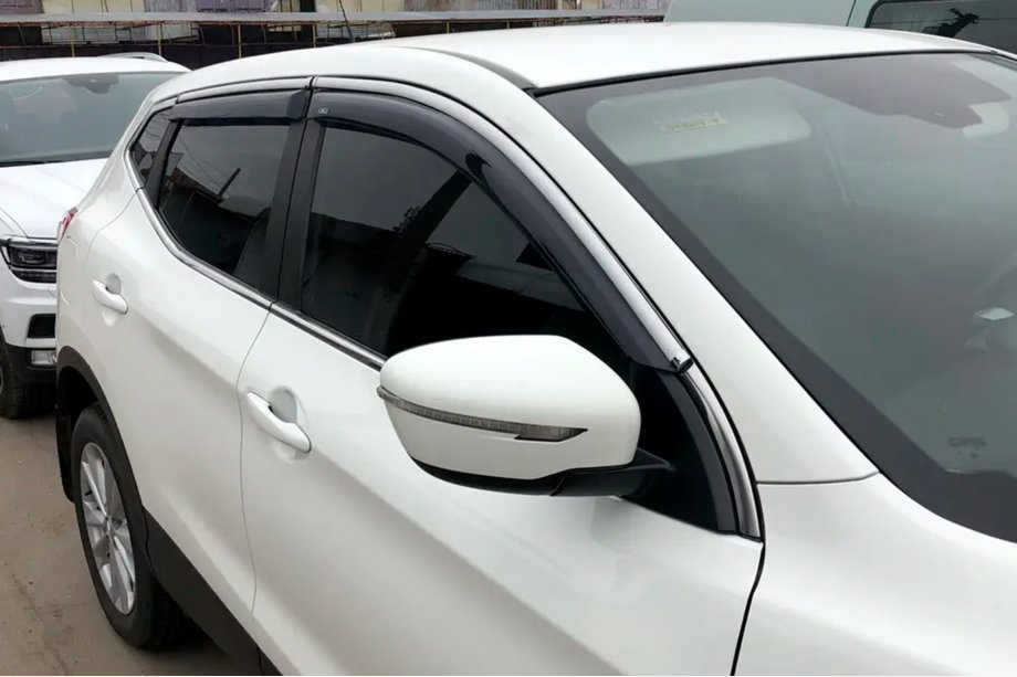 Nissan Qashqai 2014–2021 Vindavvisare med kromlist (4 st, HIC) Image