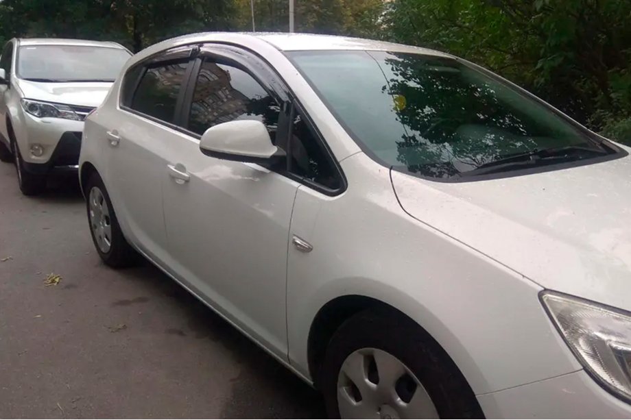 Opel Astra J 2009–2015 Vindavvisare för sidorutor HB (4 st, HIC) Foto 2