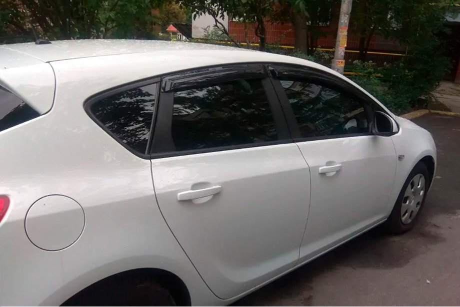 Opel Astra J 2009–2015 Vindavvisare för sidorutor HB (4 st, HIC) Foto 3