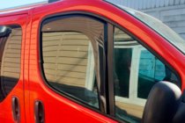 Opel Movano 2004–2010 Insticksmonterade vindavvisare (2 st, HIC) foto 1