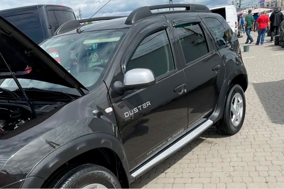 Renault Duster 2008–2017 Vindavvisare för sidorutor (4 st, HIC) Foto 2