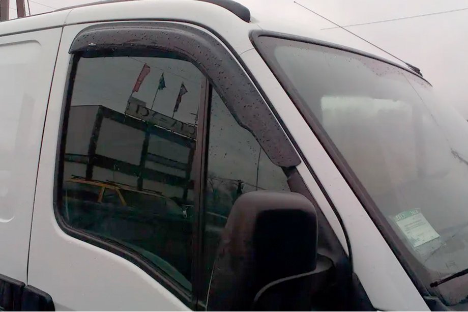 Renault Master 1998–2010 Vindavvisare för sidorutor (2 st, HIC) Foto 6