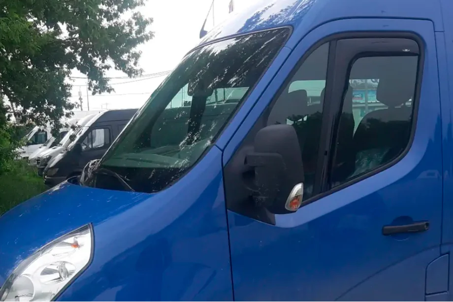 Renault Master 2011–2023 Insticksmonterade vindavvisare (2 st, HIC) Image