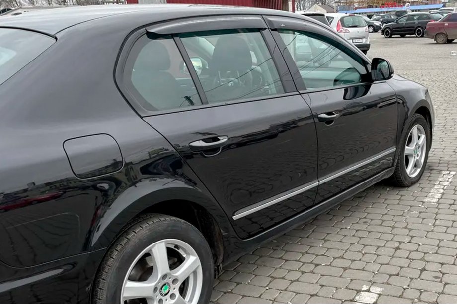 Skoda Superb 2009–2015 Vindavvisare SD (4 st, HIC) Image