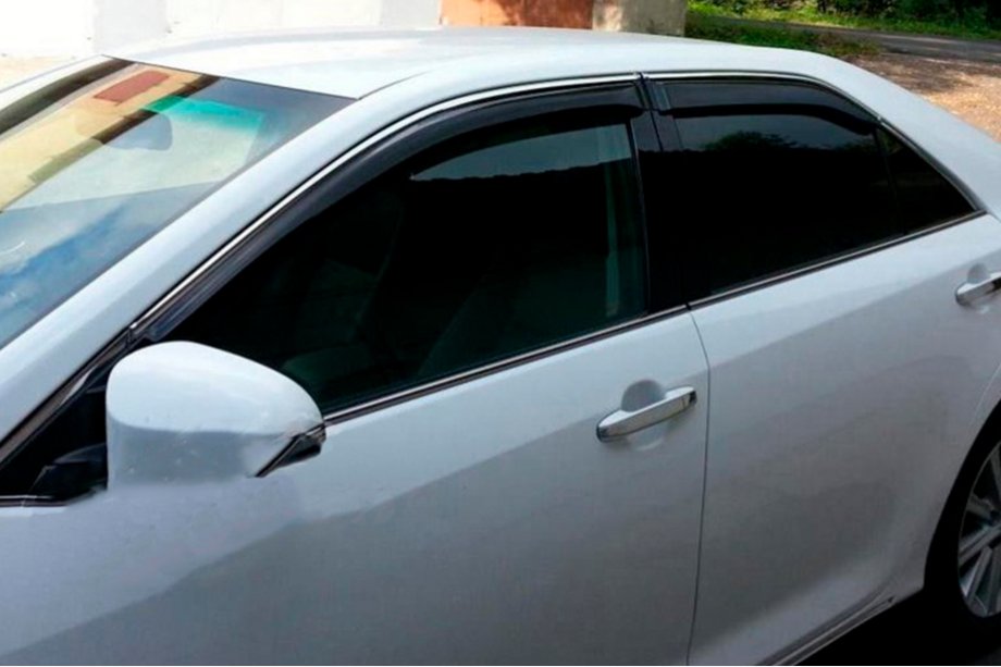 Toyota Avensis 2009–2018 Vindavvisare med kromlist SD (4 st, HIC) Image
