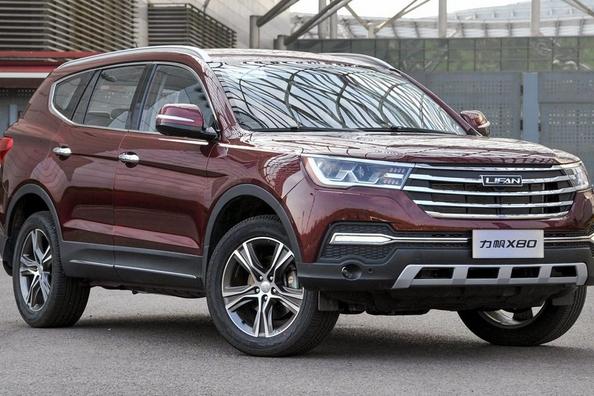 Test av sjusitsiga fyrhjulsdrivna crossovern Lifan X80