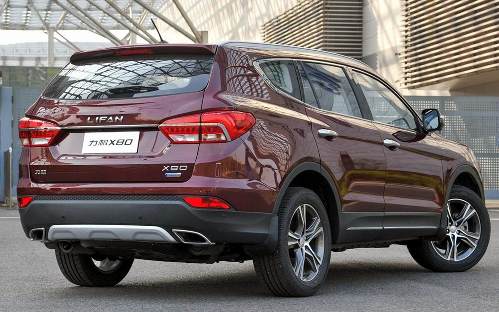 Test av sjusitsiga fyrhjulsdrivna crossovern Lifan X80