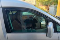 Volkswagen Caddy 2004–2010 Insticksmonterade vindavvisare (2 st, HIC) foto 1