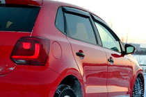 Volkswagen Polo 2010–2017 Vindavvisare för sidorutor HB (4 st, HIC) foto 2