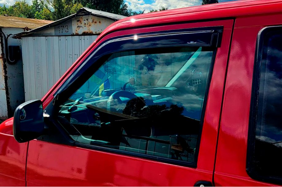Volkswagen T4 Caravelle/Multivan 1990–2003 Vindavvisare för sidorutor (2 st, HIC) Image