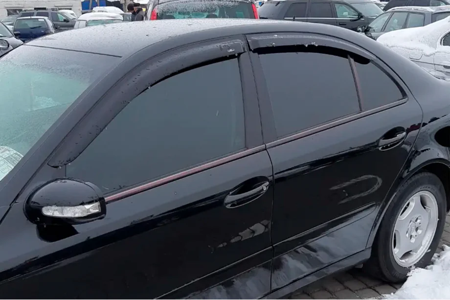Mercedes E-klass W211 2002–2009 Vindavvisare SD (4 st, HIC) Foto 1