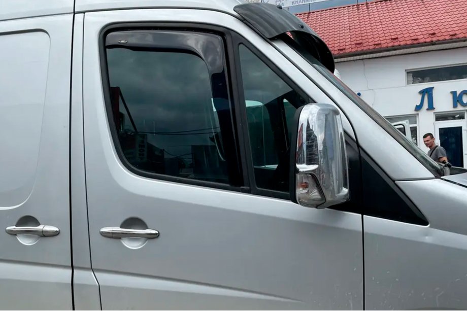 Mercedes Sprinter W906 2006–2018 Insticksmonterade vindavvisare (2 st, HIC) Image