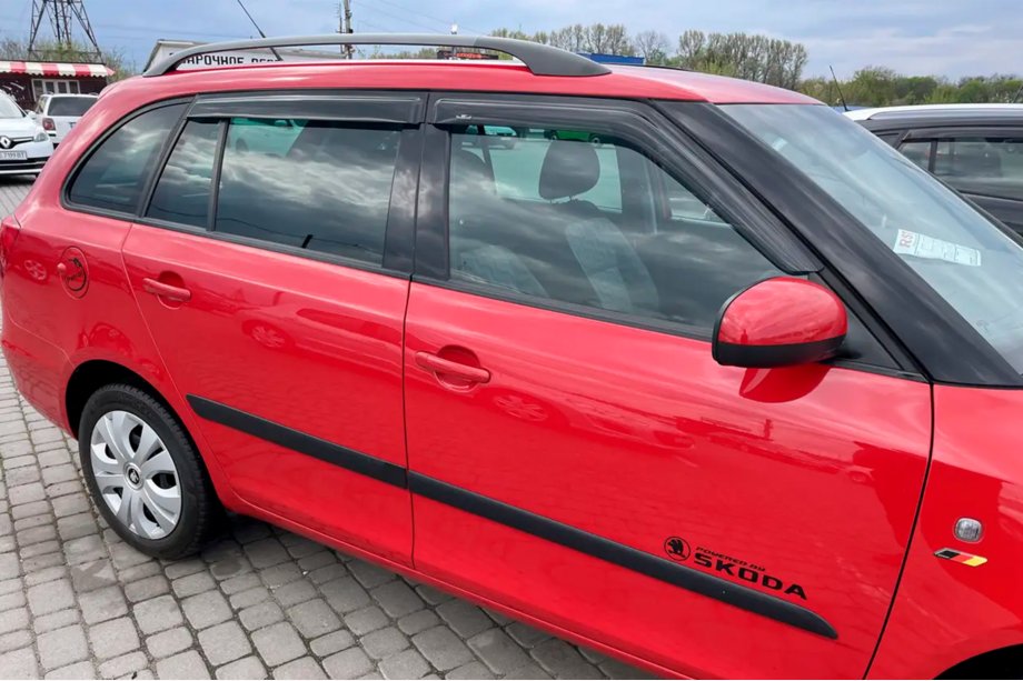 Skoda Fabia 2007–2014 Vindavvisare SW (4 st, HIC) Image