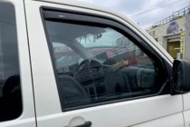 Volkswagen T5 Multivan 2003–2010 Insticksmonterade vindavvisare (2 st, HIC) foto 10