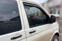 Volkswagen T5 2010–2015 Insticksmonterade vindavvisare (2 st, HIC) foto 9