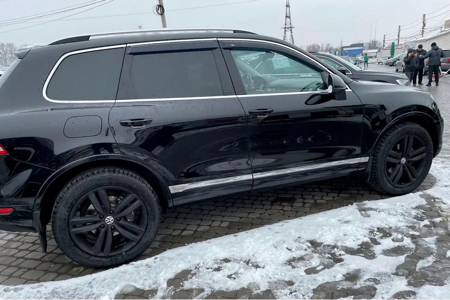 Volkswagen Touareg 2010–2018 Vindavvisare med kromlist (4 st, HIC) Foto 13