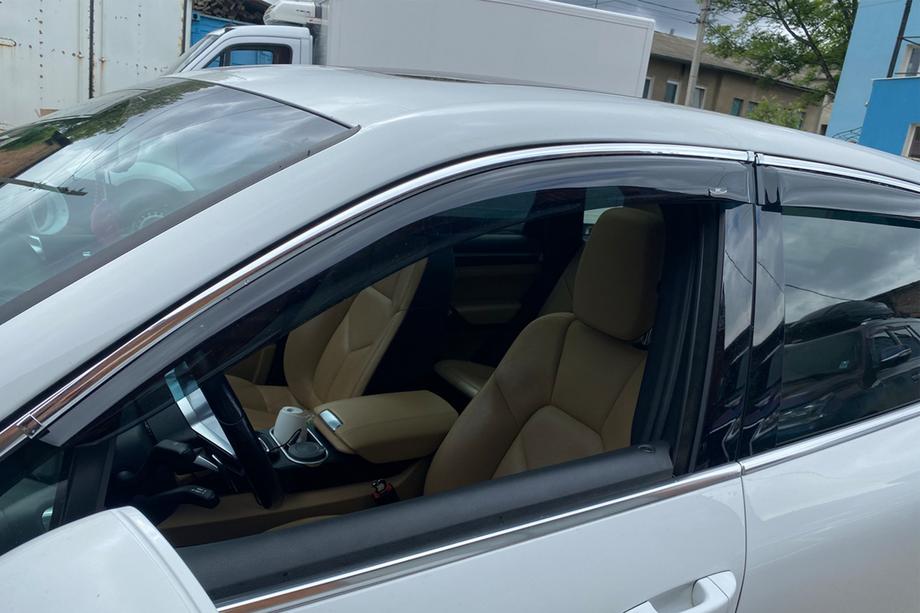 Volkswagen Touareg 2010–2018 Vindavvisare med kromlist (4 st, HIC) Foto 8