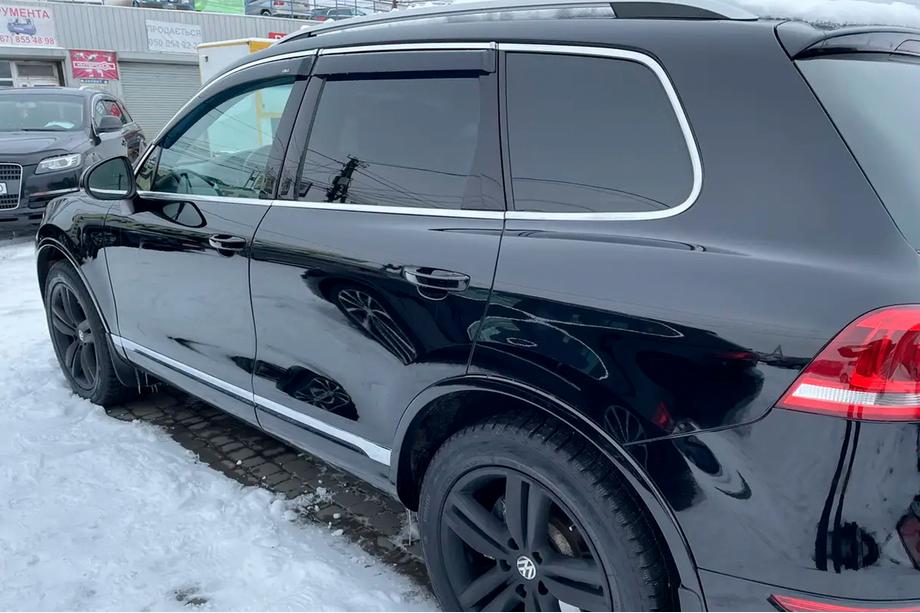 Volkswagen Touareg 2010–2018 Vindavvisare med kromlist (4 st, HIC) Foto 2