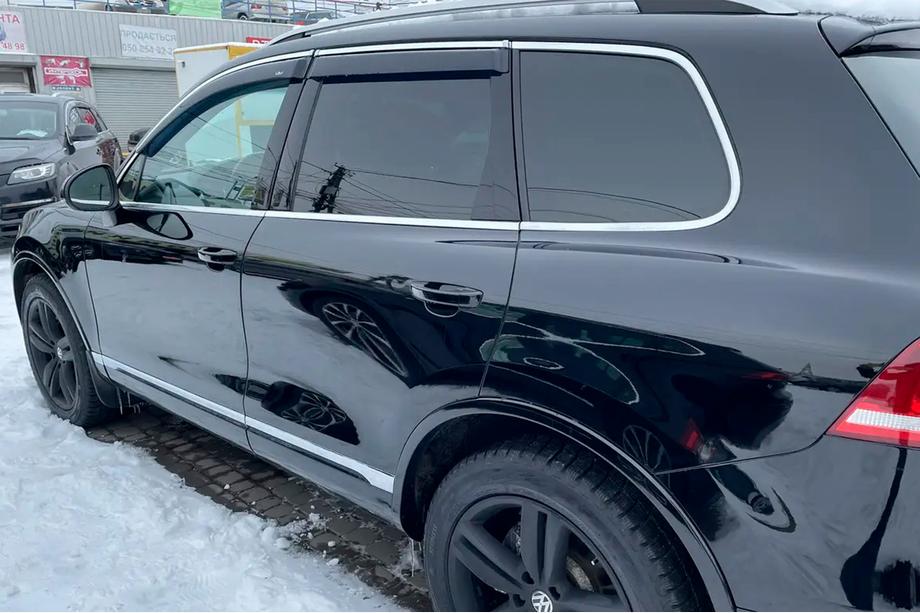 Volkswagen Touareg 2010–2018 Vindavvisare med kromlist (4 st, HIC) Foto 11
