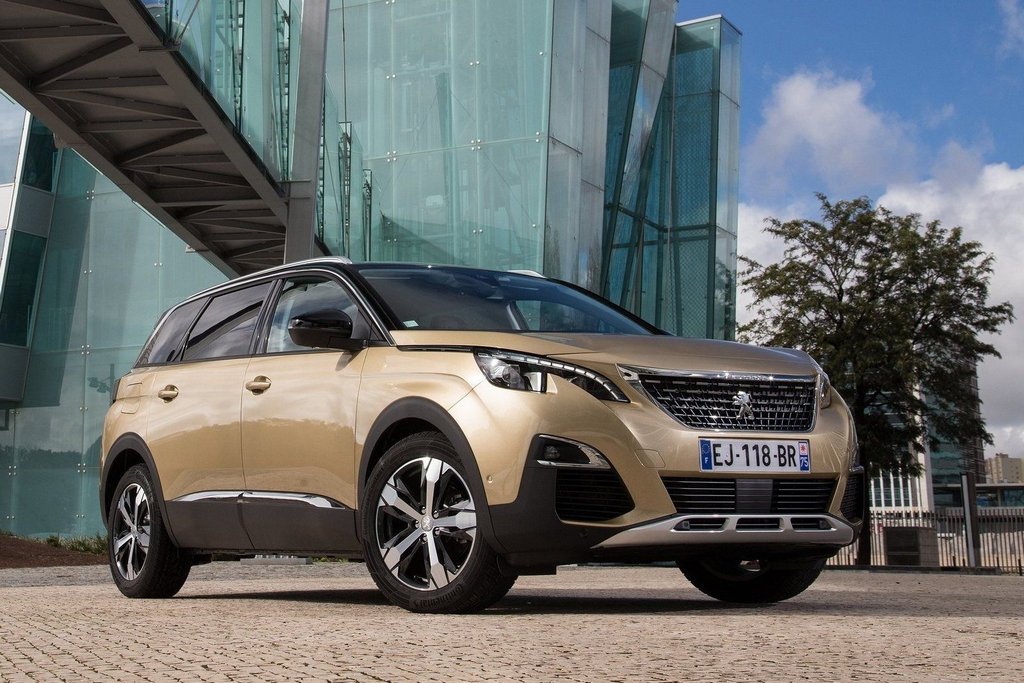 Test av andra generationens Peugeot 5008 crossover