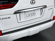 Lexus LX570/450d 2008–2022 Bakre registreringsskylthållare med LED (2007-2023) Vit färg foto 4