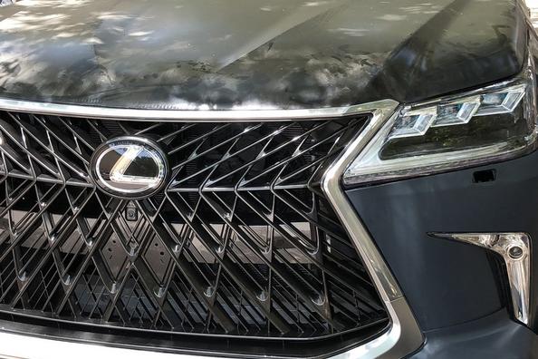 Så gör du en facelift på Lexus LX570
