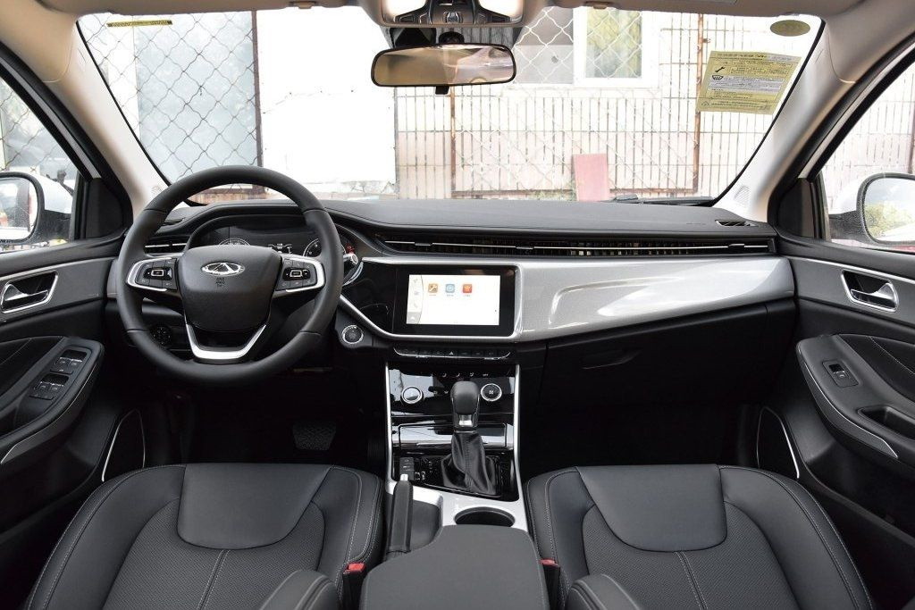 Uppdaterad mellanstor sedan: Chery Arrizo 5