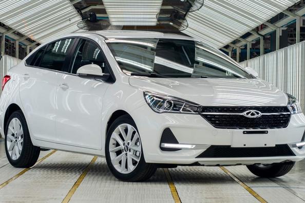 Uppdaterad mellanstor sedan: Chery Arrizo 5