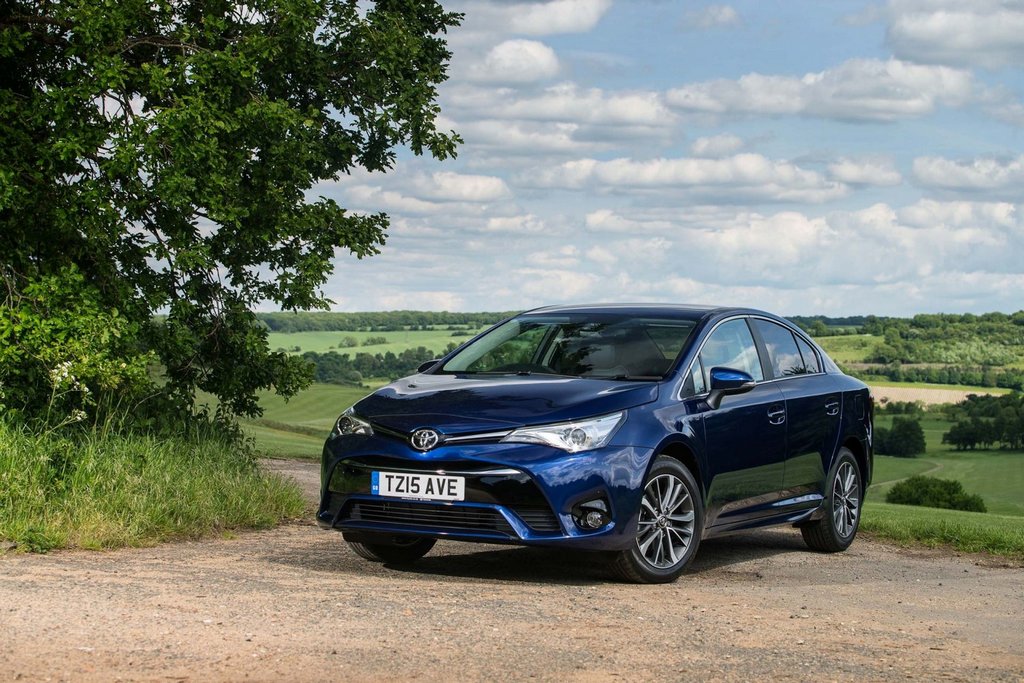 Test av sedanen Toyota Avensis