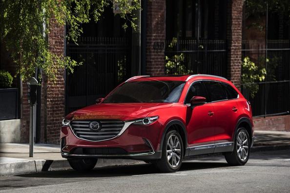 Andra generationen av fullstor SUV:en Mazda CX-9