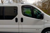 Renault Trafic 2001–2015 Insticksmonterade vindavvisare (2 st, HIC) foto 2