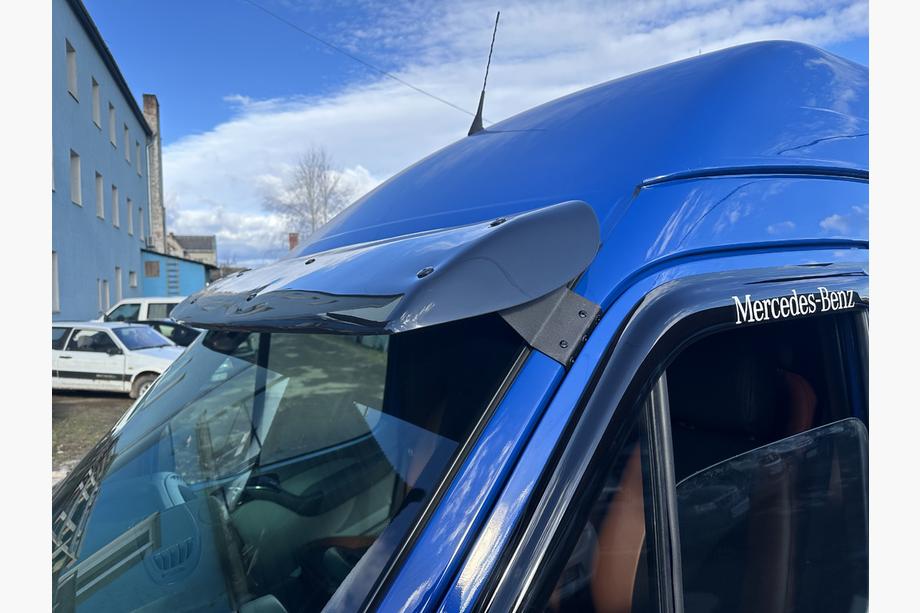 Volkswagen LT 1995–2006 Vindrutespoiler (svart blank, 5 mm) Foto 2