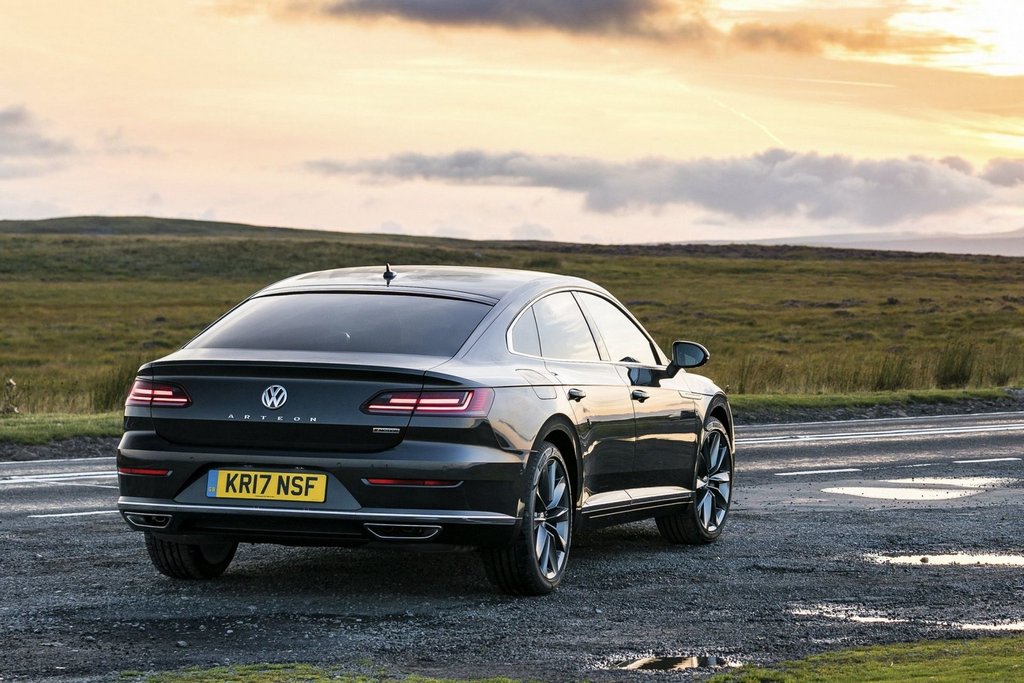 Fem dörrars liftback Volkswagen Arteon