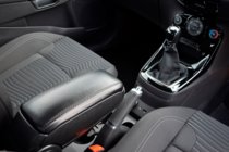 Renault Duster 2018–2024 Armstöd (monteras i mugghållaren) foto 5