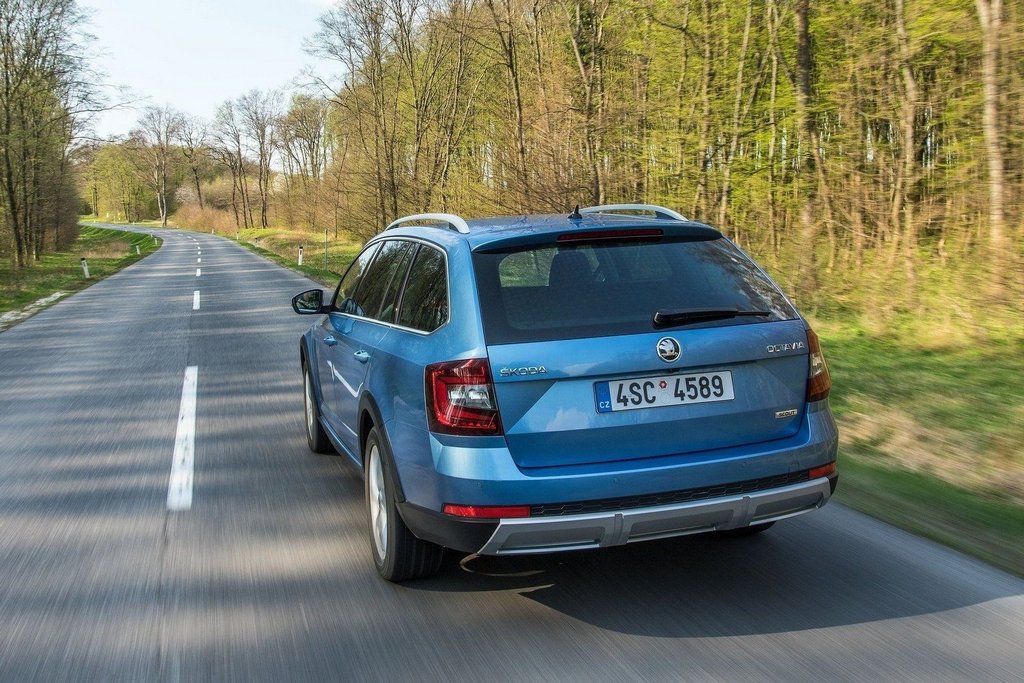 Terrängmodifiering av kombin Skoda Octavia Scout