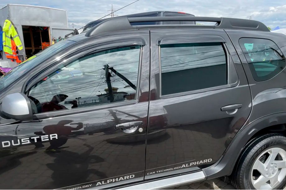 Dacia Duster 2008–2018 Vindavvisare för sidorutor (4 st, HIC) Image