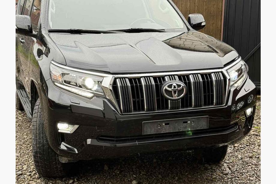 Toyota Land Cruiser Prado 150 2009–2023 Strålkastarögonlock (2 st, för LED) Foto 3