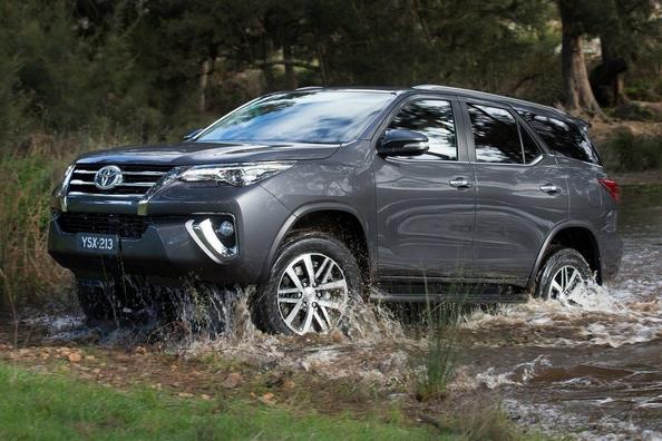 Test av sjusitsiga ram-SUV: Toyota Fortuner