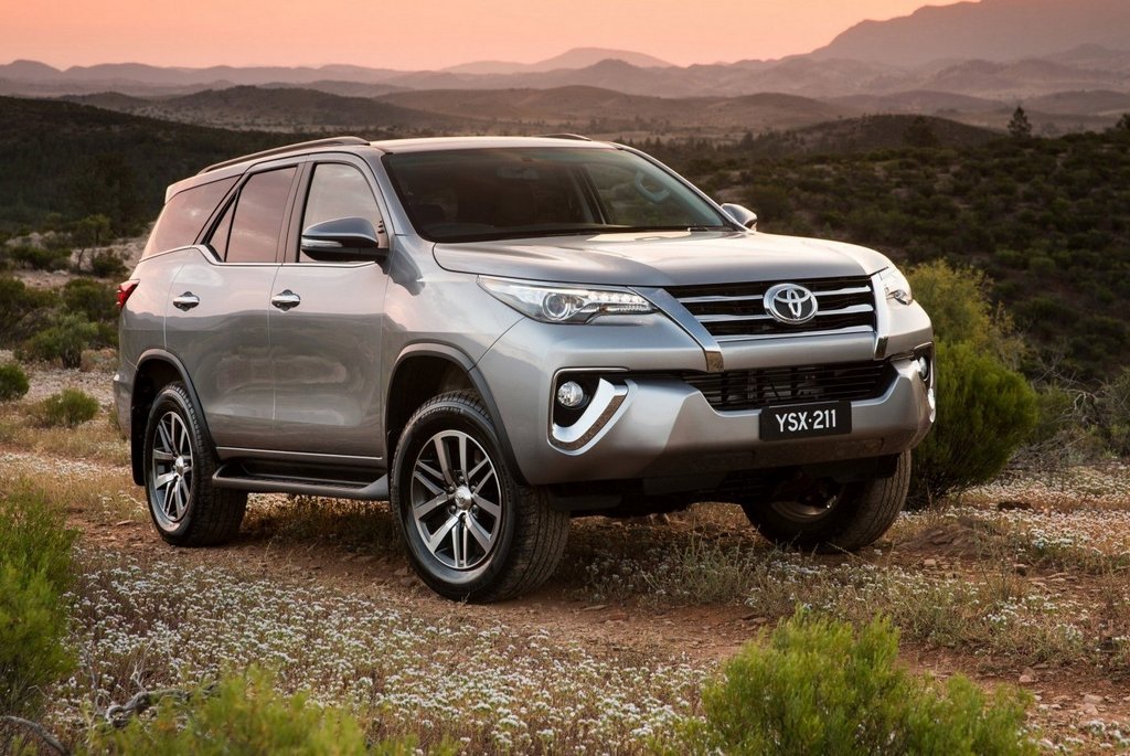 Test av sjusitsiga ram-SUV: Toyota Fortuner
