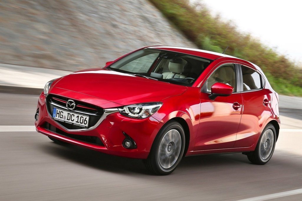Kompakt femdörrars halvkombi Mazda 2