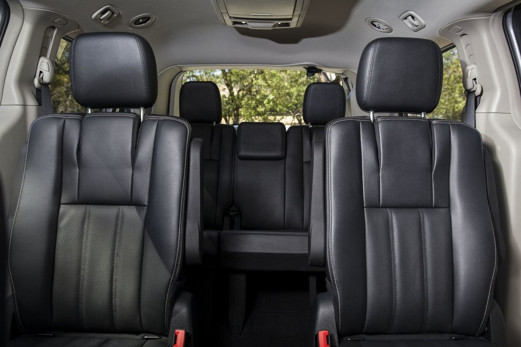 Sjutsitsig minivan Dodge Grand Caravan i femte generationen