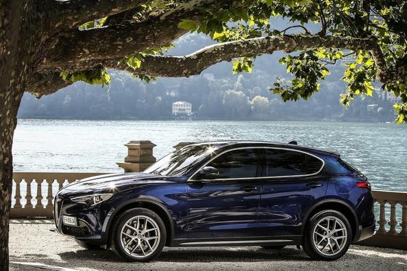 Test av den kompakta crossovern Alfa Romeo Stelvio