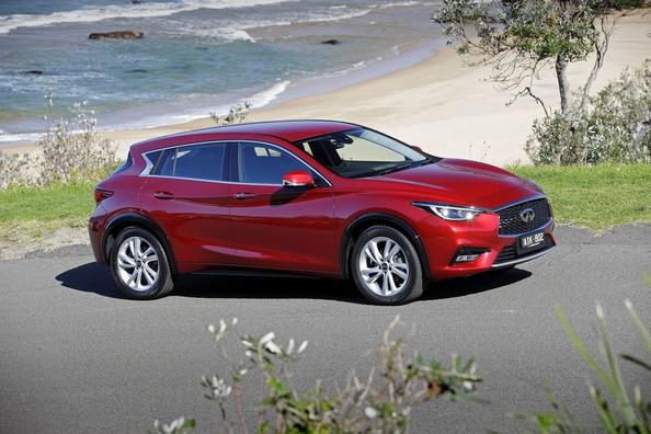 Premiumhalvkombi Infiniti Q30