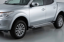 Mitsubishi L200 2006–2015 Sidosteg Rainbow (2 st, aluminium) foto 1