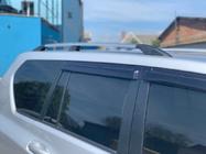 Toyota Land Cruiser Prado 150 2009–2023 Takrails – turkisk design (krom, 2 st) plastfötter foto 3