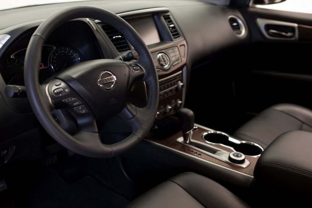 Ansiktslyft version av crossovern Nissan Pathfinder